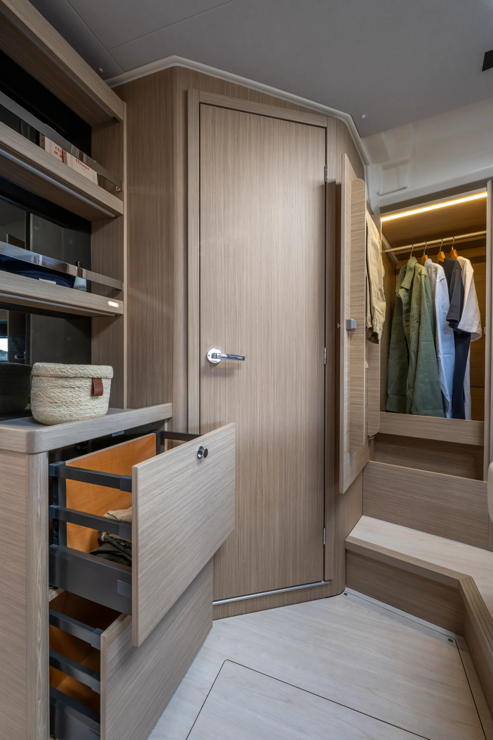 UqhbKBJZj1LzD4vL4Avq